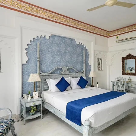 Swaroop Vilas - Lake Facing Boutique Hotel-3