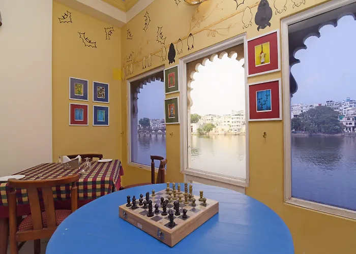 Sarovar - Lake Facing Boutique Hotel On Lake Pichola